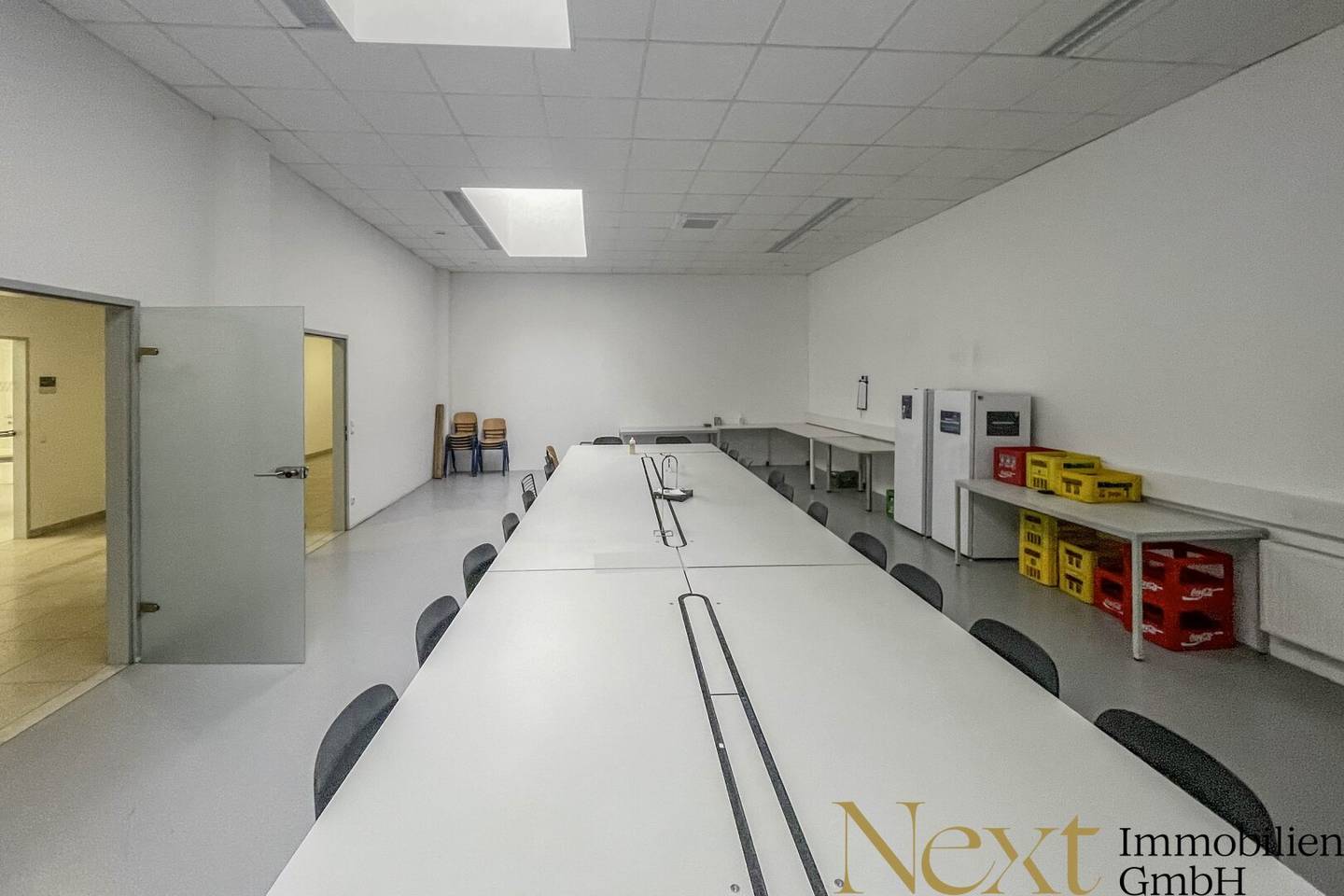 Attractive commercial property with office and hall spaces in top location of Haid/Ansfelden for rent Divisible