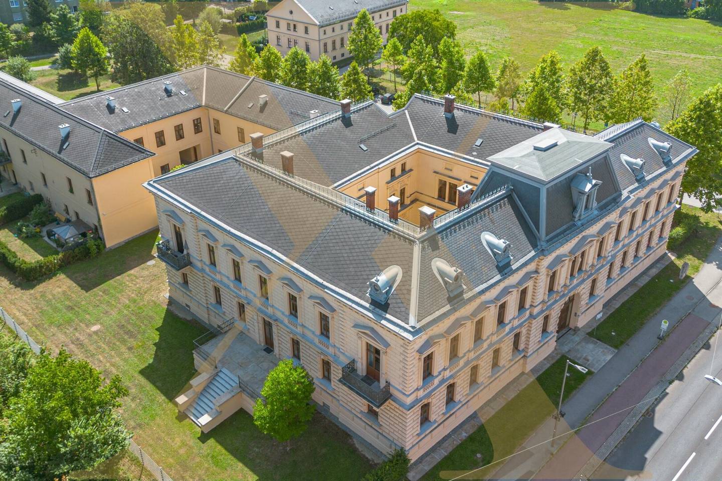 Impressive office space in Palais Löwenfeld in Linz/Kleinmünchen for rent