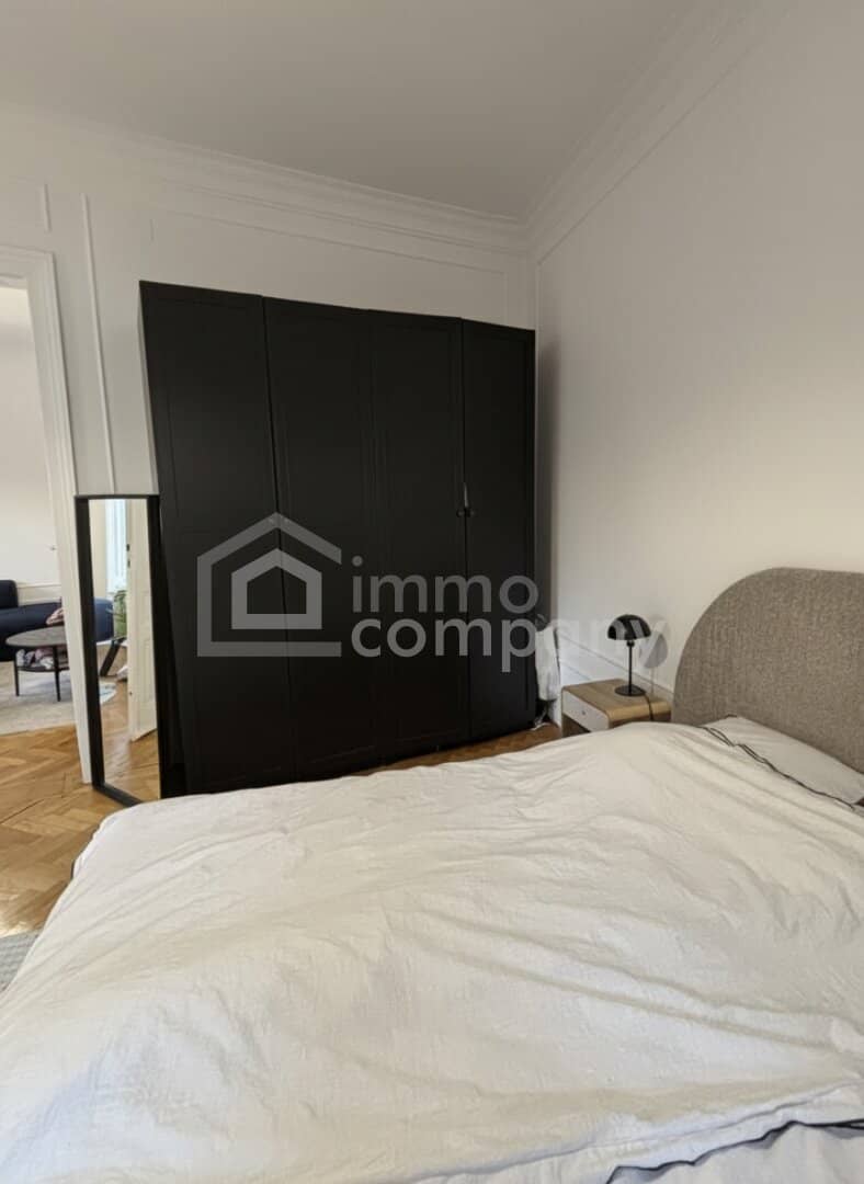 Renovated period apartment with herringbone parquet and fitted kitchen near Aumannplatz