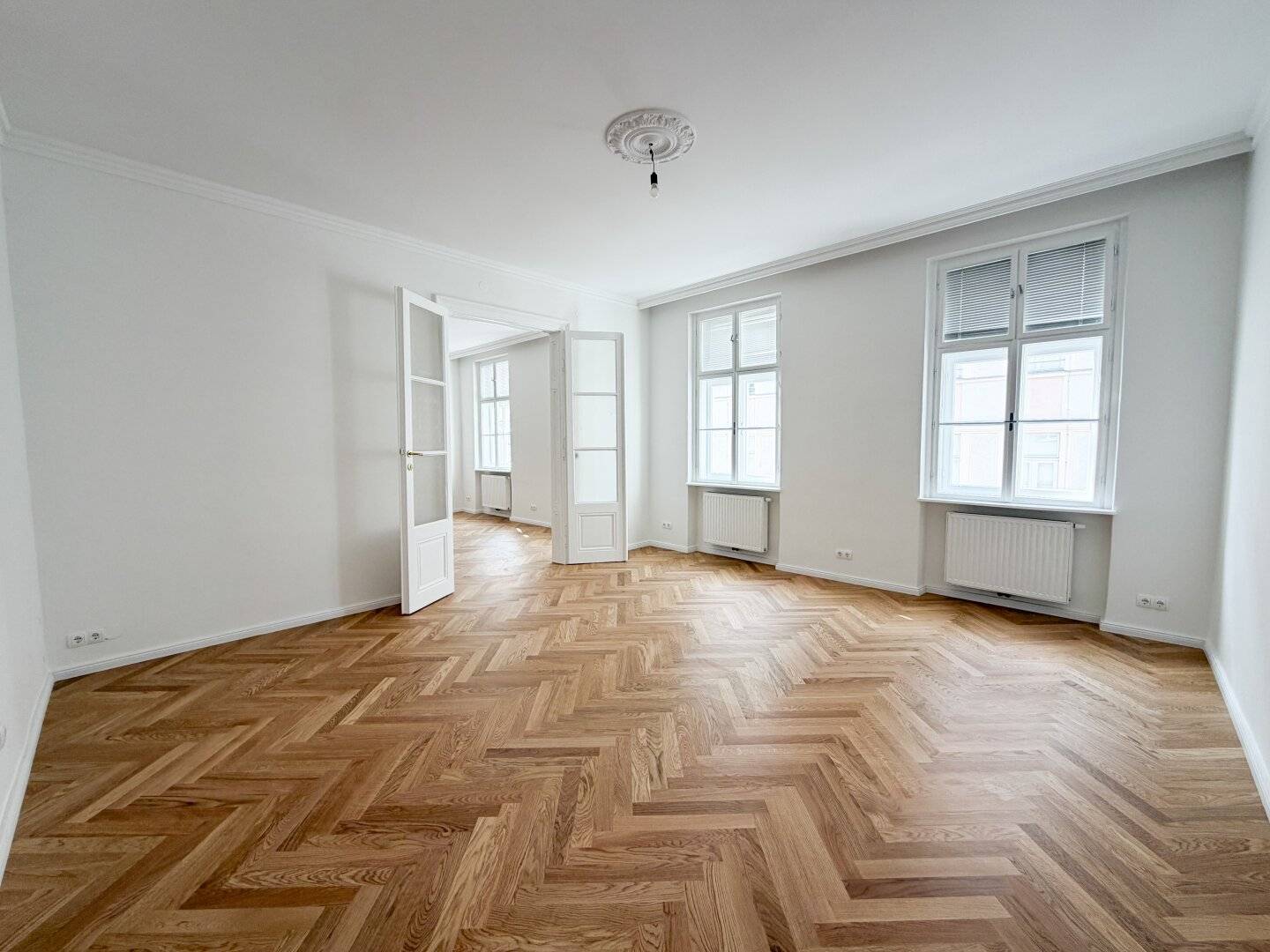 Charming Altbau apartment with herringbone parquet in Josefstadt
