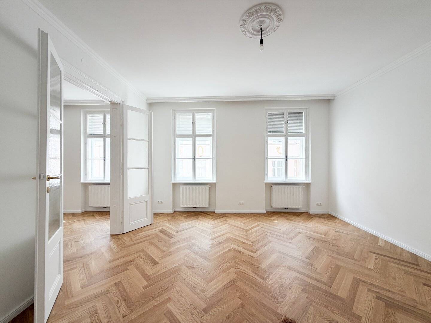 Charming Altbau apartment with herringbone parquet in Josefstadt