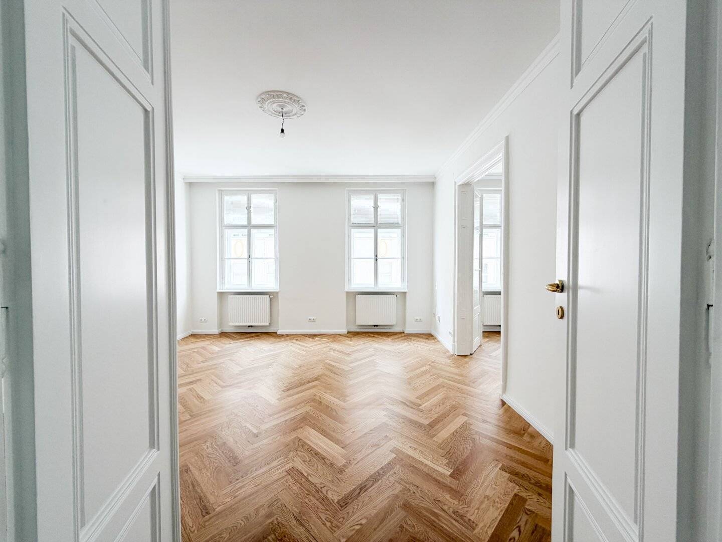 Charming Altbau apartment with herringbone parquet in Josefstadt