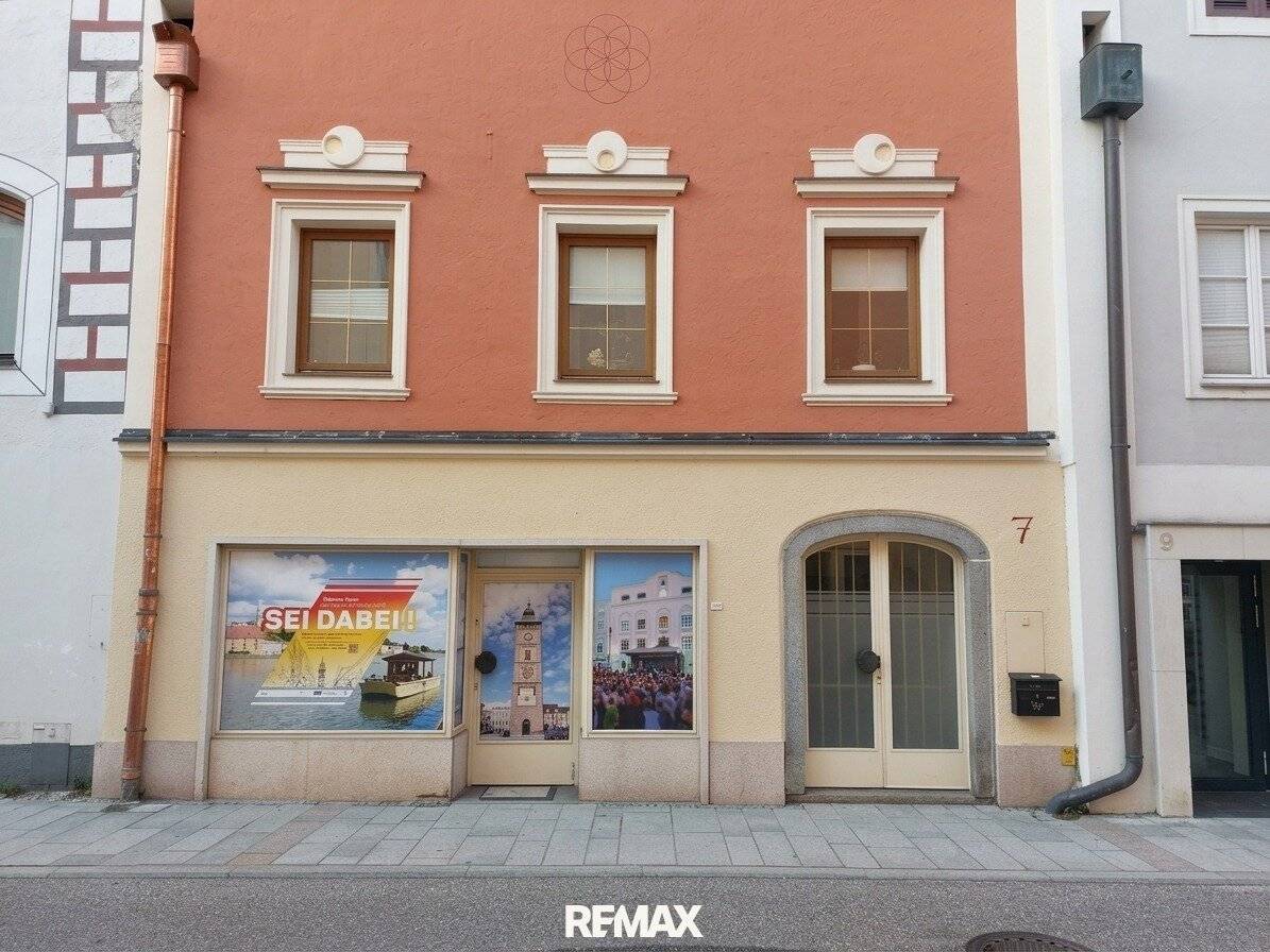 Retail space in central Enns location