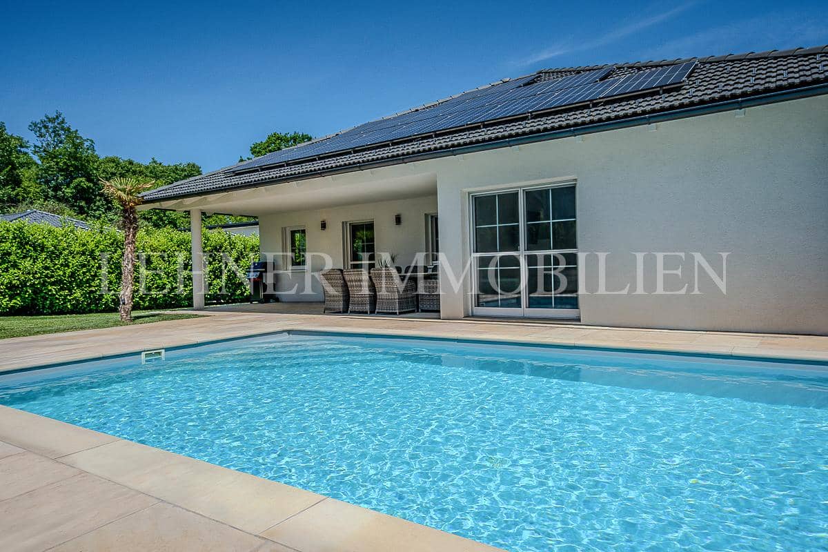 Bungalow mit Swimmingpool in ruhiger Südlage