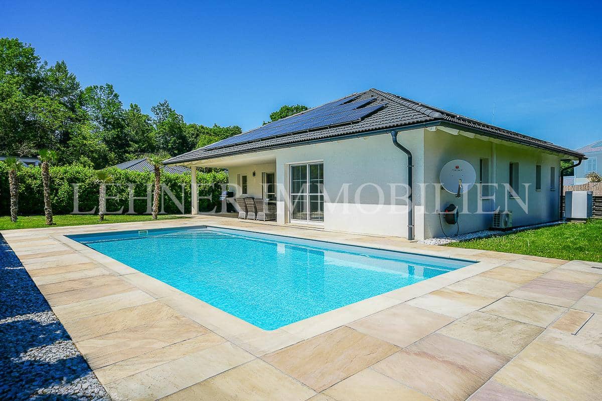 Bungalow mit Swimmingpool in ruhiger Südlage