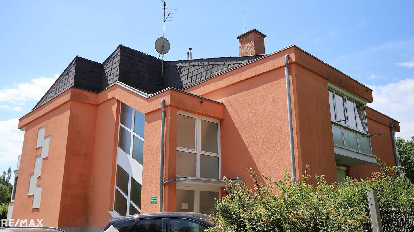 Bright apartment with loggia and parking space in a quiet location