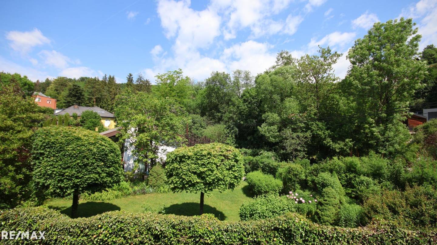 Bright apartment with loggia and parking space in a quiet location