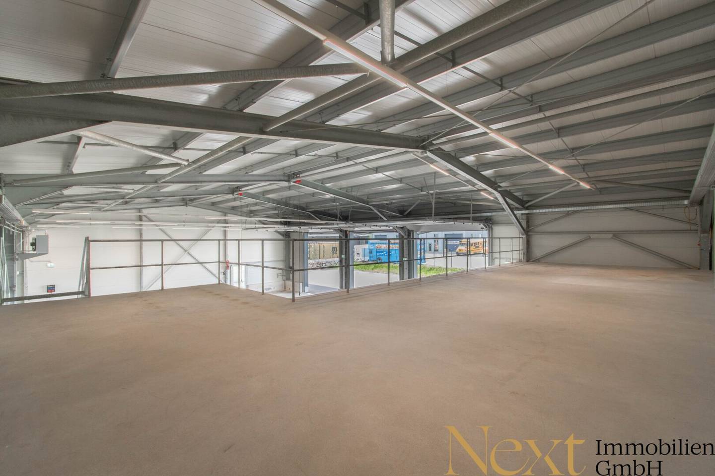 Modern commercial hall with district heating and alarm system in Perg