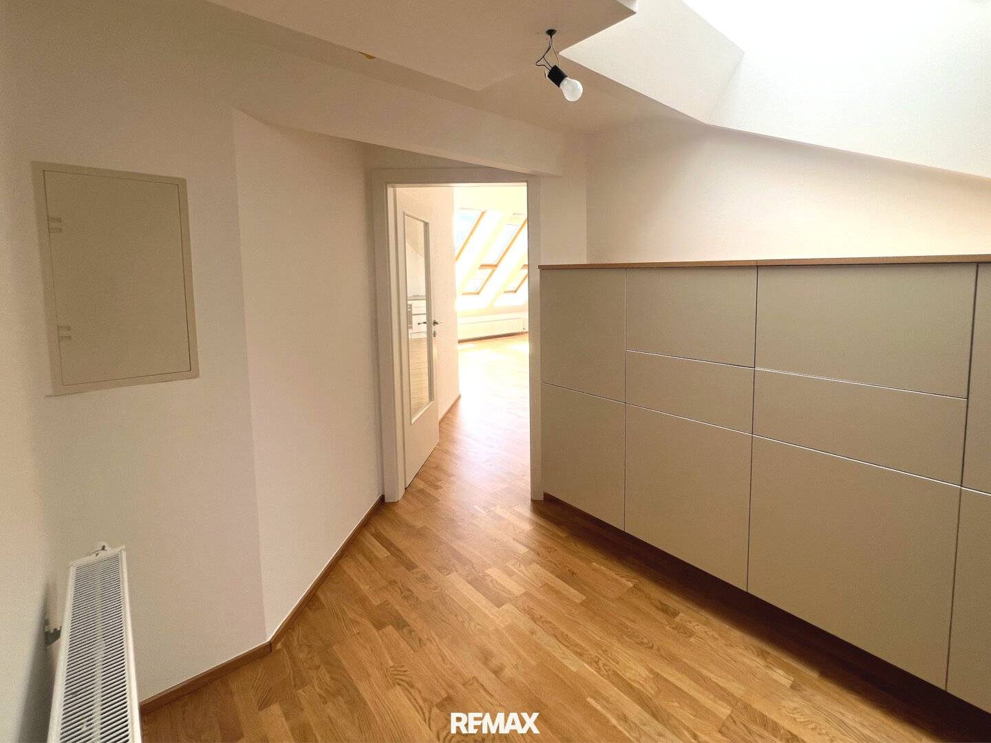 Helle Dachgeschosswohnung mit Klimaanlage und Lift