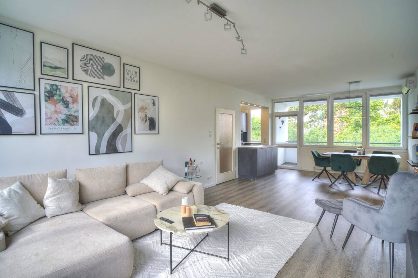 Modernisierte Etagenwohnung mit Loggia und Klimaanlage