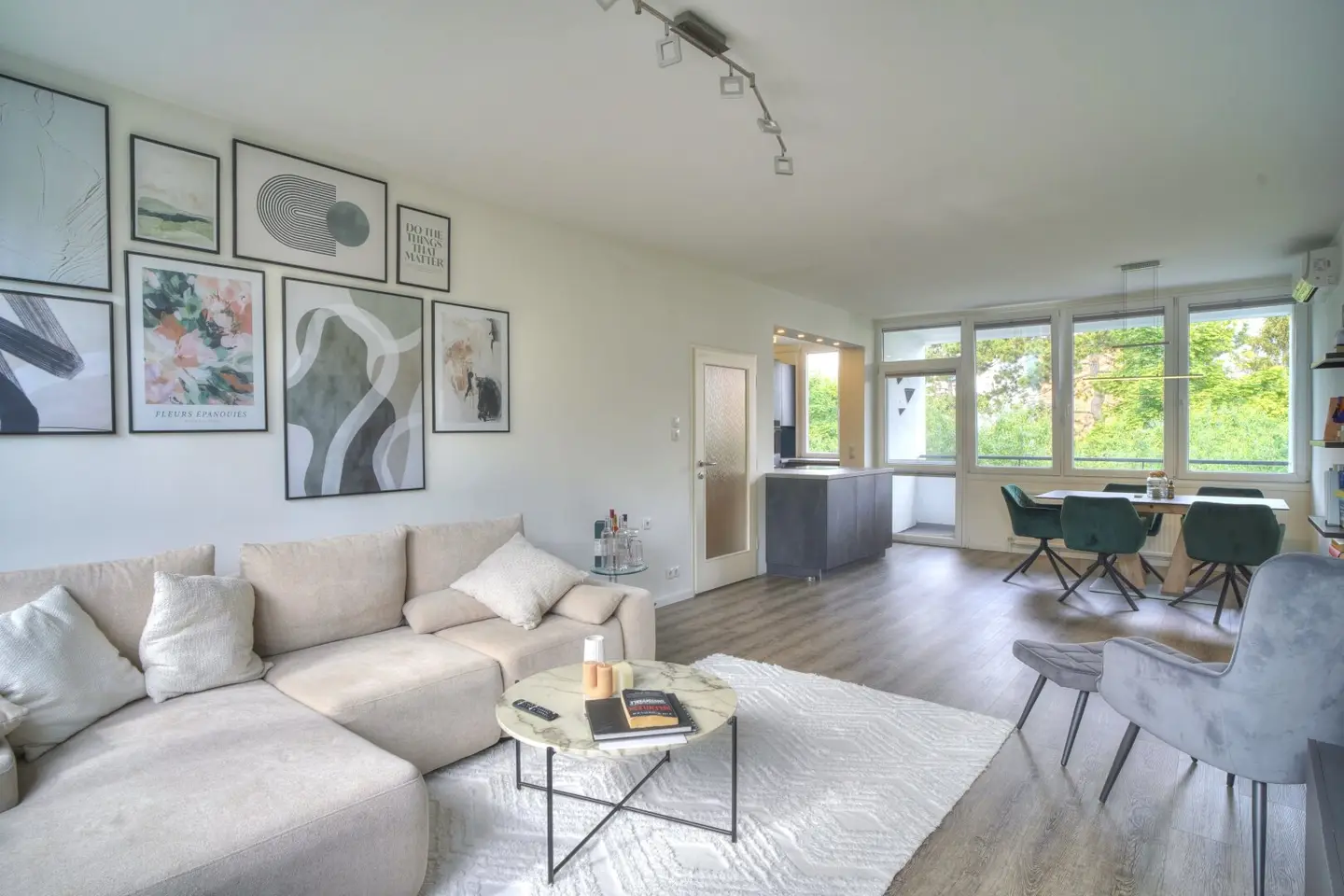 Modernized Apartment with Loggia and Air Conditioning