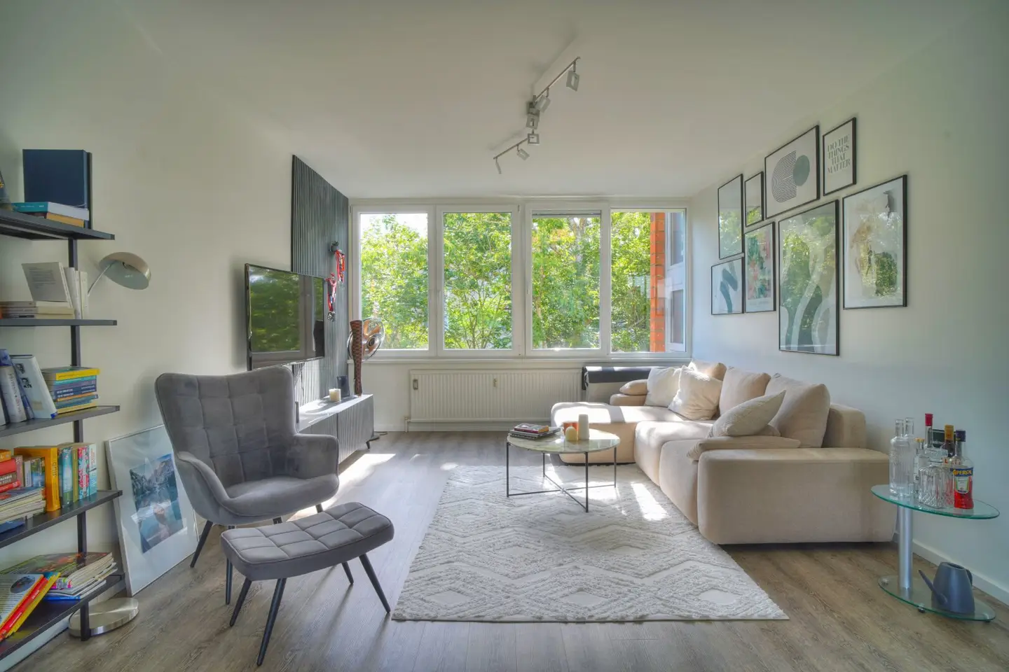 Modernized Apartment with Loggia and Air Conditioning