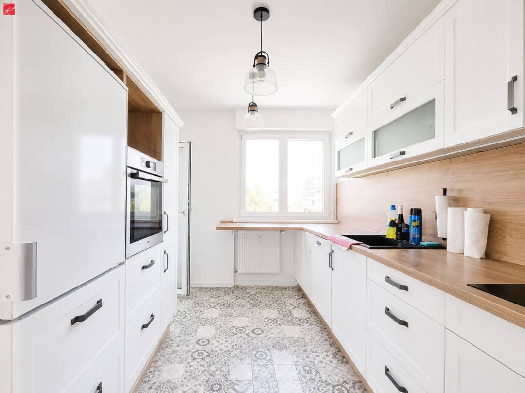 Modernized apartment with two sunny loggias