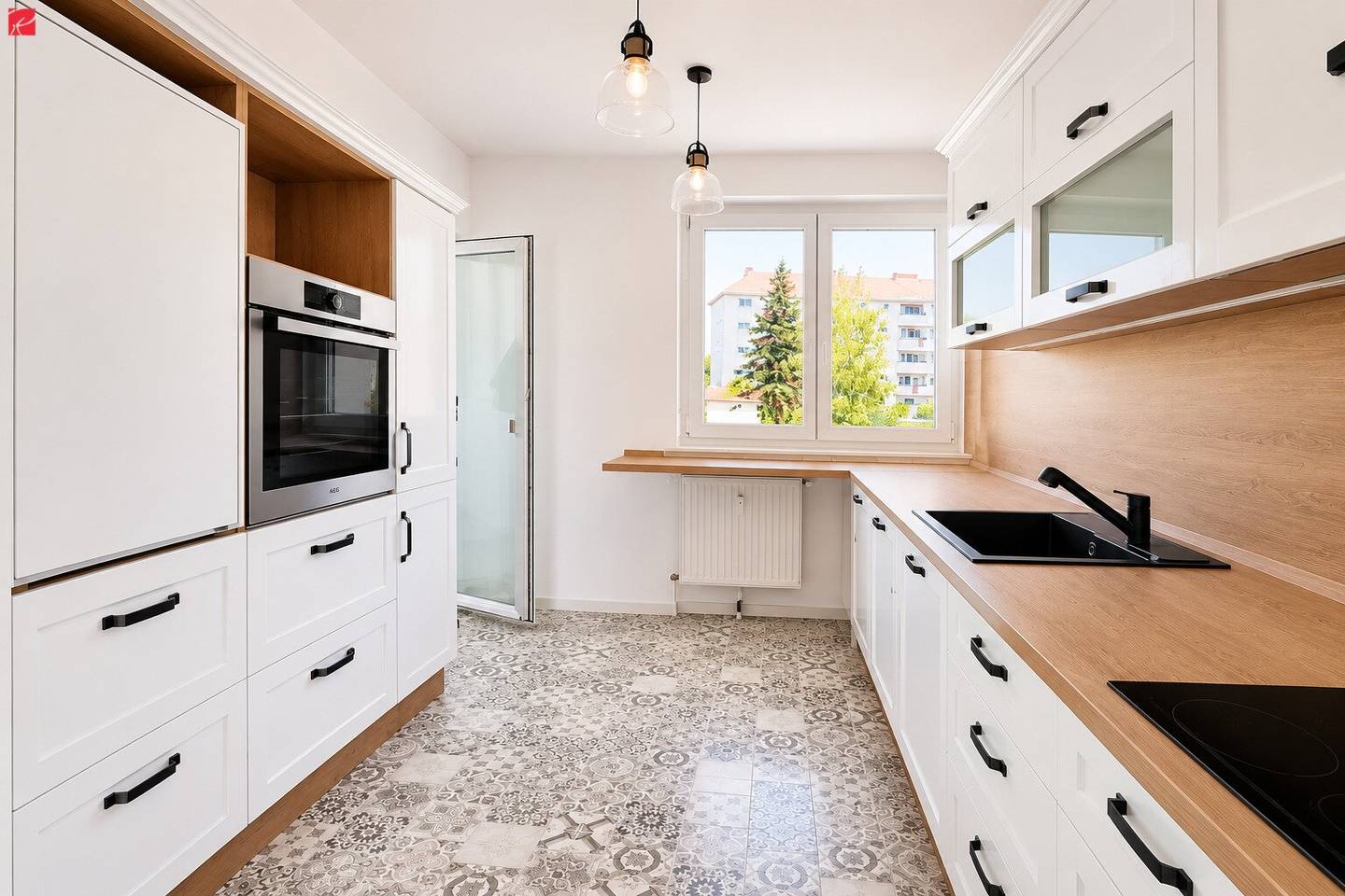 Modernisierte Wohnung mit zwei sonnigen Loggien