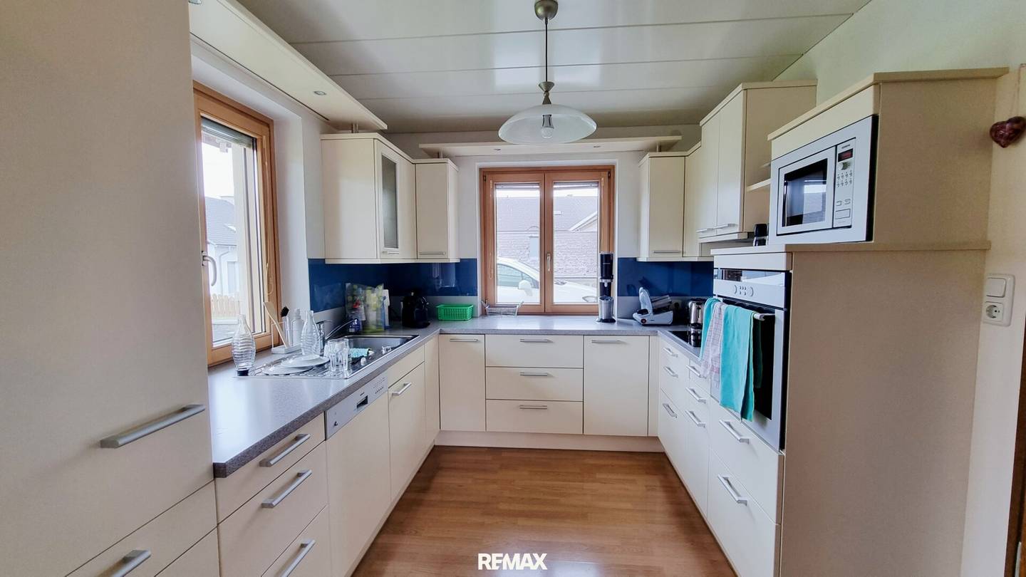 Großzügiges Einfamilienhaus mit Garten und Garage in ruhiger Lage