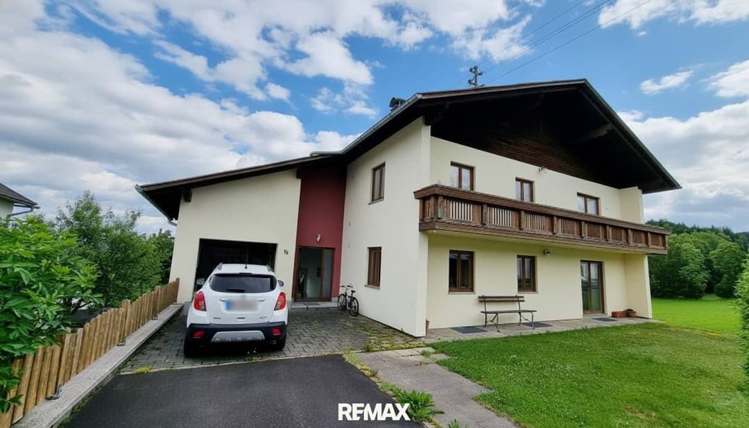 Spacious family house with garden and garage in quiet location