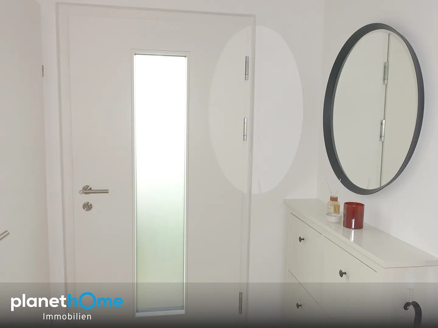 Like-new semi-detached house with sunny terrace and garden