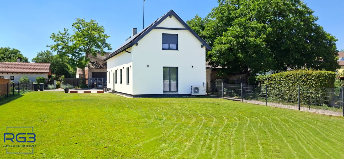 Energy-conscious single-family house with 164m² living area and large garden
