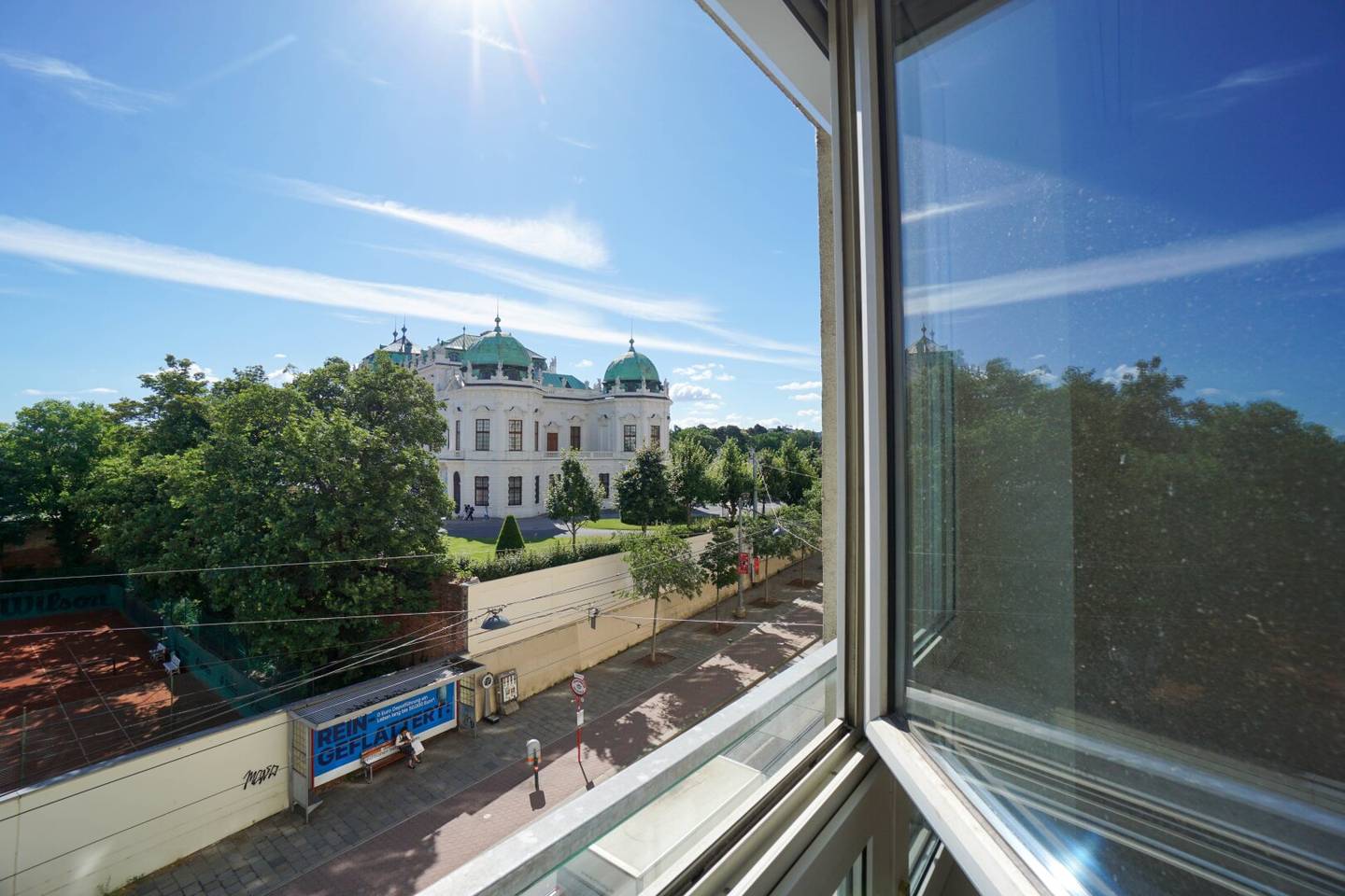 Renovated apartment with balcony and view of Belvedere Palace