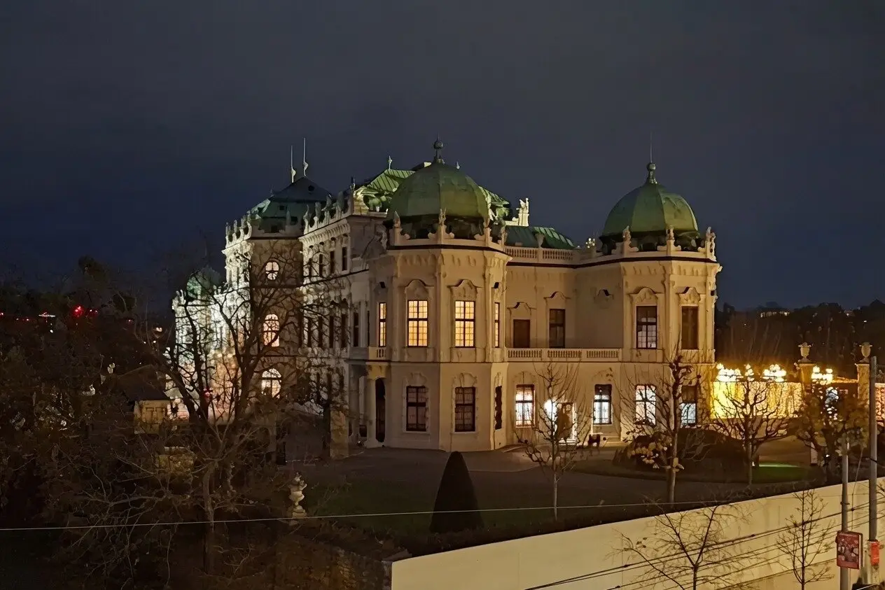 Sanierte Wohnung mit Balkon und Blick auf Schloss Belvedere