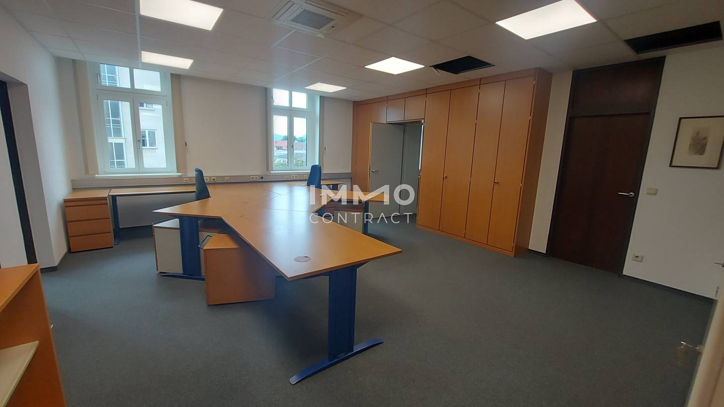 Großzügige Bürofläche mit Klimaanlage Aufzug und Stadtblick