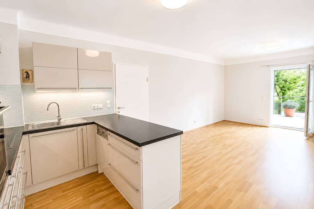 Sunny Garden Apartment with Terrace and Parquet Flooring