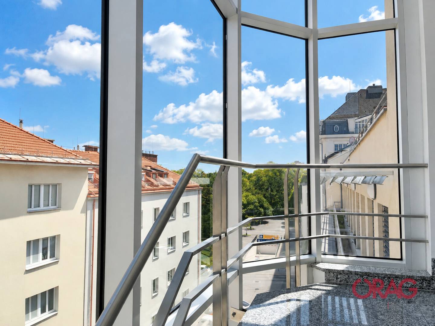 Office Space with Rooftop Terrace and Flexible Layout