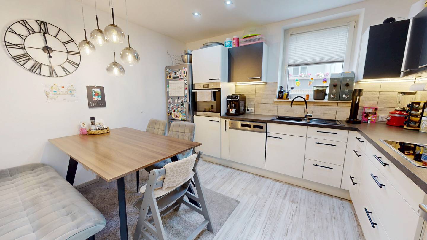 Modernized 3 Room Apartment with Balcony and Stove