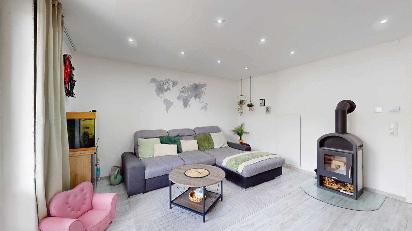 Modernized 3 Room Apartment with Balcony and Stove