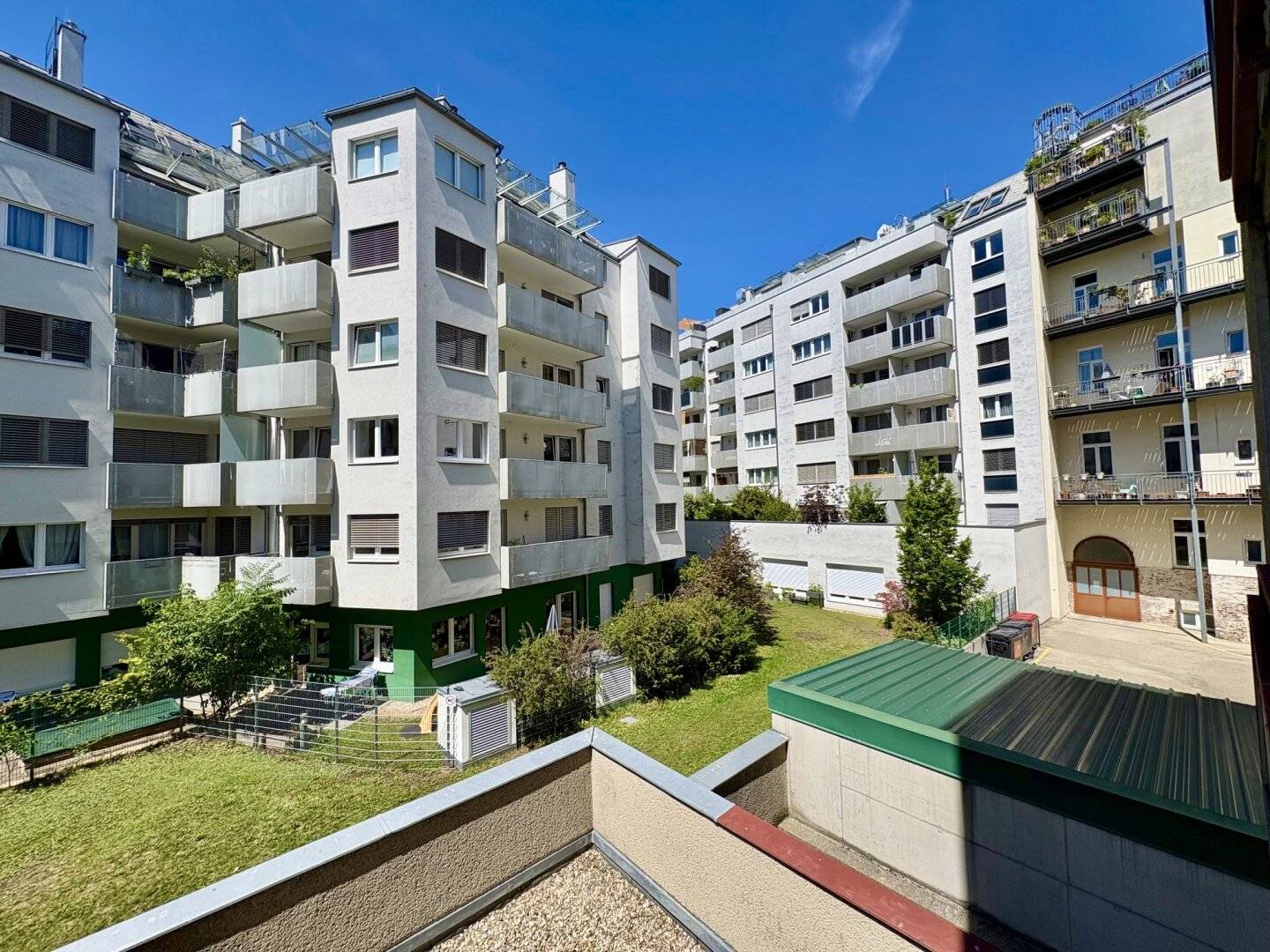 5 Zimmer Wohnung mit Loggia nahe Schlossquadrat