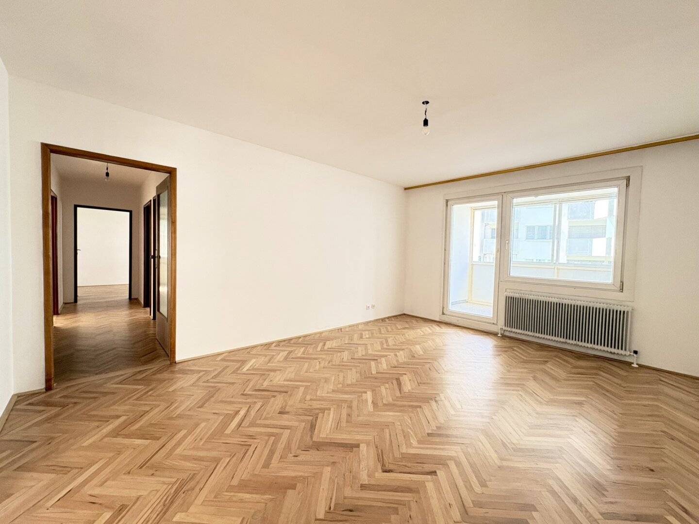 5 Zimmer Wohnung mit Loggia nahe Schlossquadrat