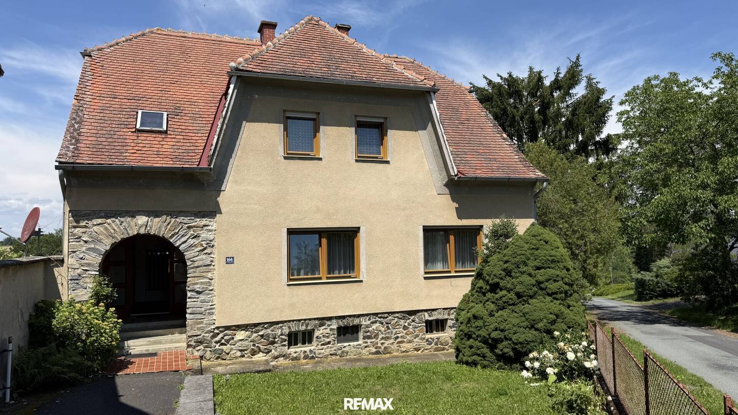 Charmantes Einfamilienhaus mit Garten und Garage