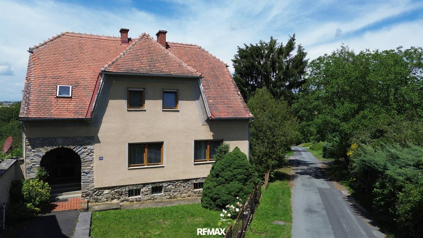 Charmantes Einfamilienhaus mit Garten und Garage