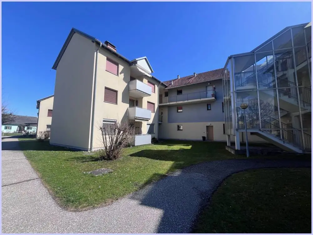Charmante Wohnung mit Balkon und separatem Arbeitsbereich