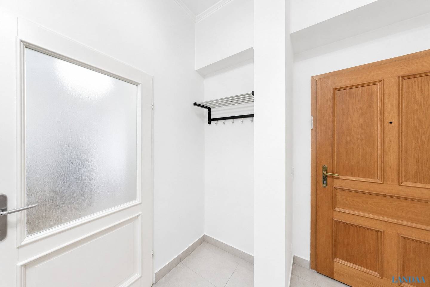 Modernized old building apartment with terrace and sauna in the heart of Vienna