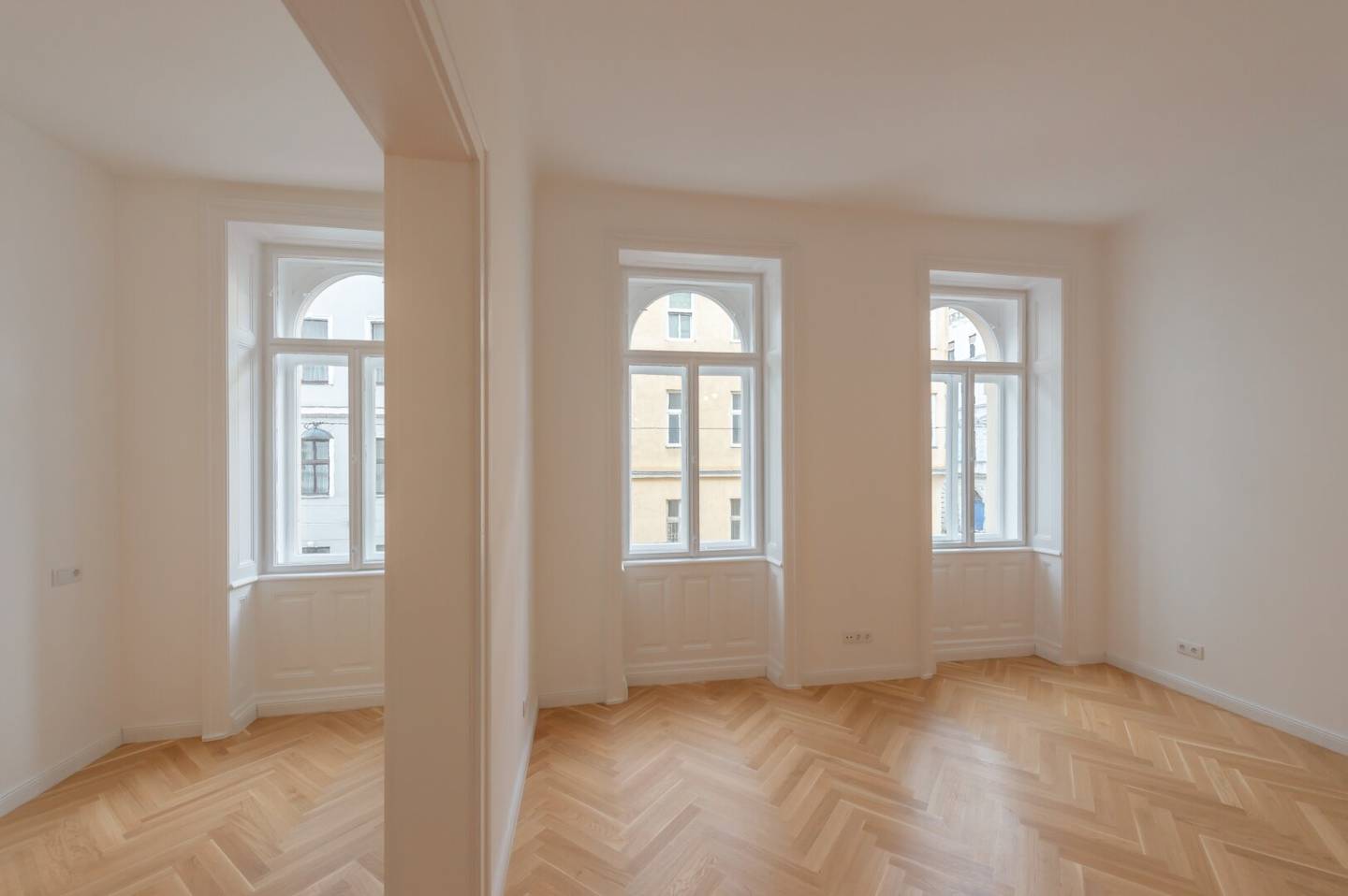 Generously renovated Altbau apartment with courtyard facing balcony at Einsiedlerplatz