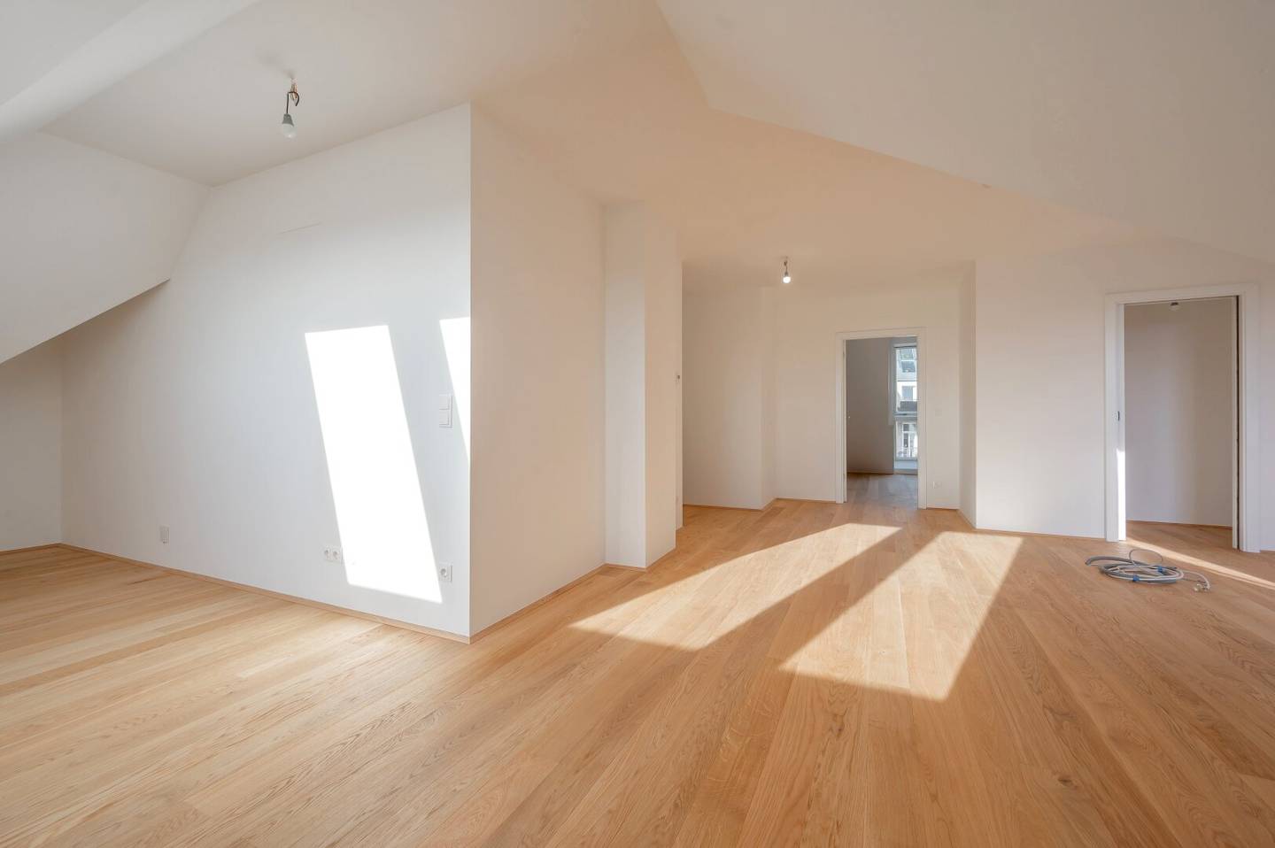 Neubauwohnung mit Balkon am Einsiedlerplatz