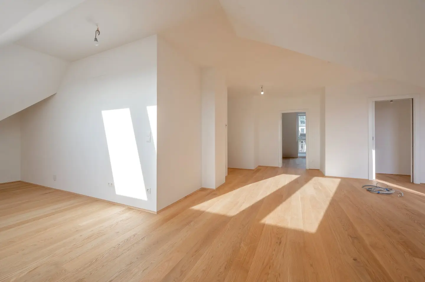 New build apartment with balcony at Einsiedlerplatz