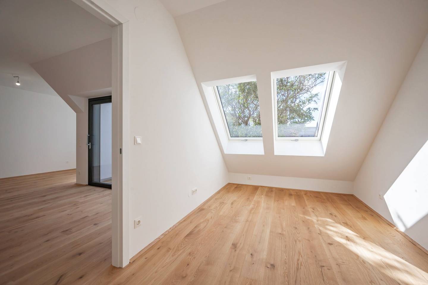 Neubauwohnung mit Balkon am Einsiedlerplatz