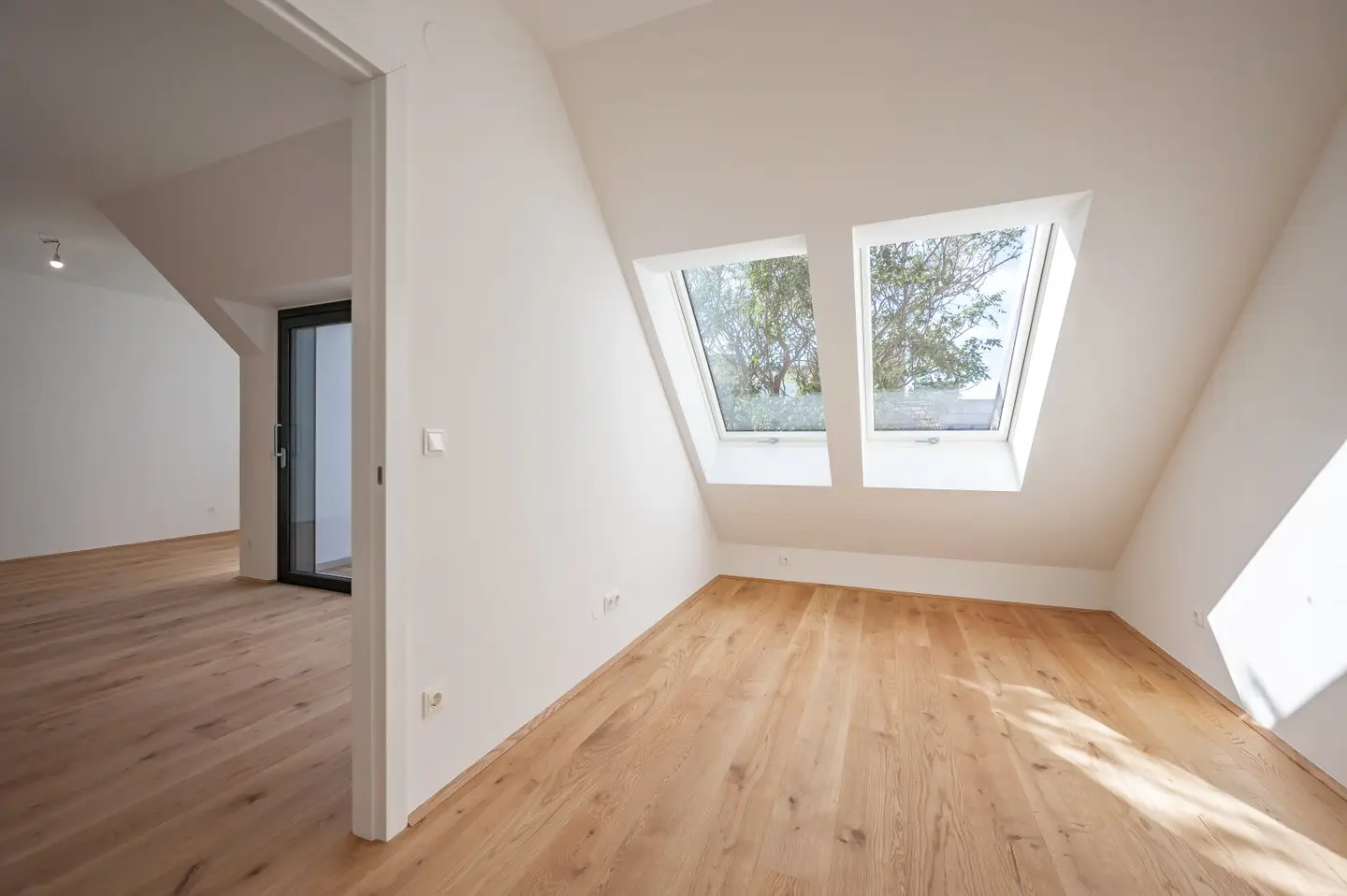 New build apartment with balcony at Einsiedlerplatz