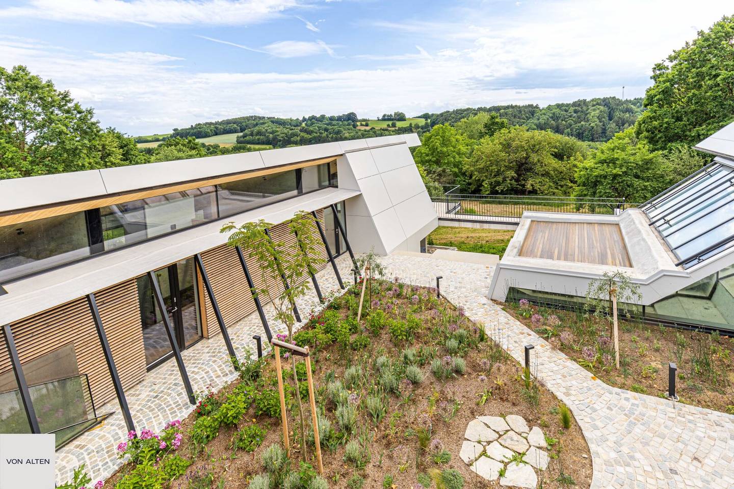 Architektonisches Unikat mit Infinity Pool und Gästehaus