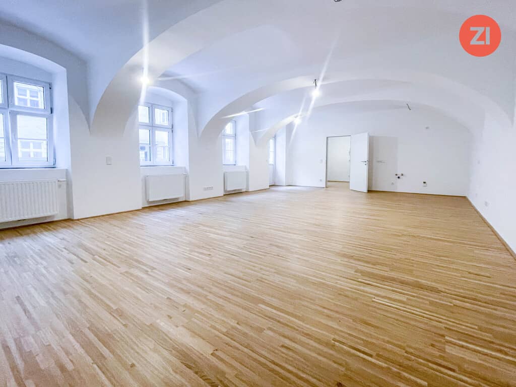 Generalsaniertes Büro mit Terrasse und Innenhofgarten im Zentrum