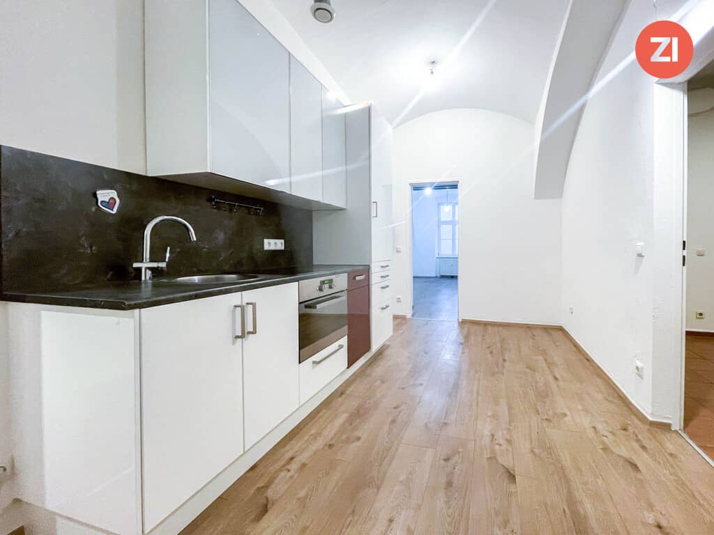 Commercial space near Landestheater with excellent transport links