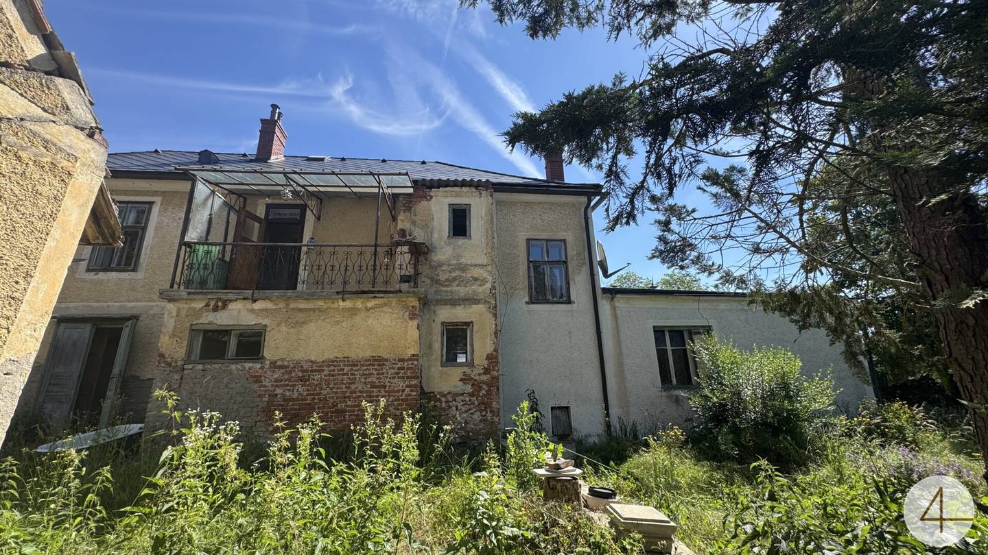 Historisches Biedermeierhaus mit Balkon und Garten