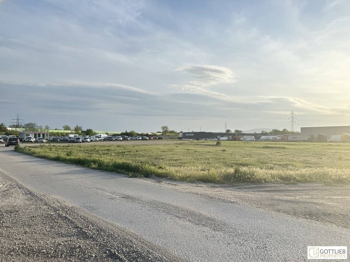 Nähe Flughafen und Stadtgrenze Wien! Großes Gewerbegrundstück mit LKW-Zufahrt und vielfältigen Nutzungsmöglichkeiten