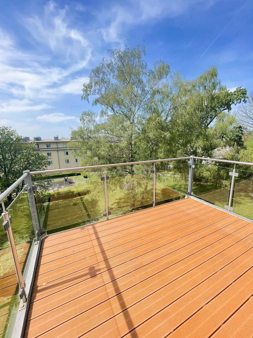 Light-Flooded Attic Apartment with Balcony and Fitted Kitchen