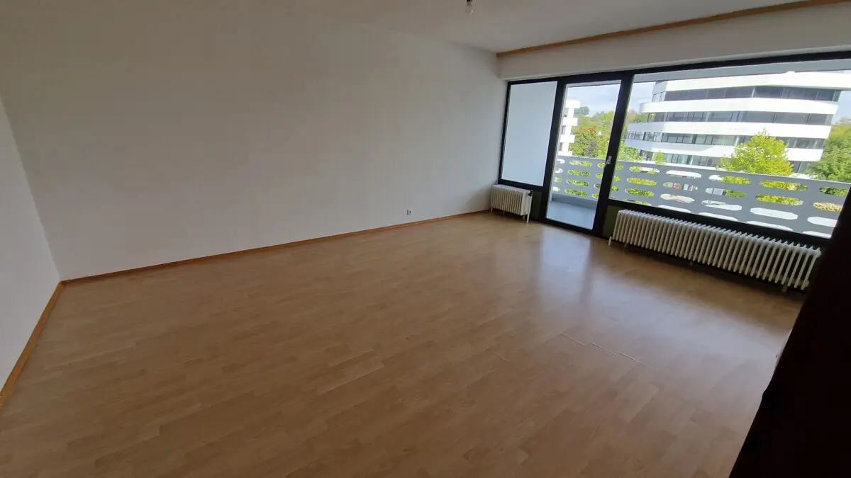 Commission Free 3 Room Apartment in the Center