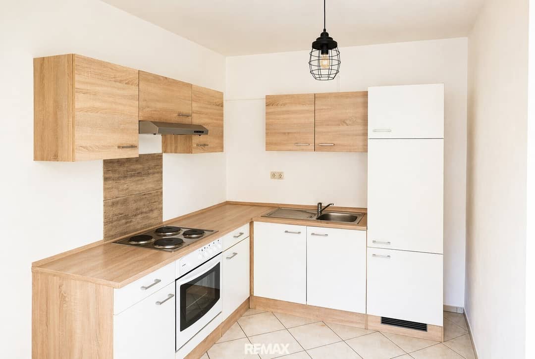 Bright Apartment in the Center with Laminate Flooring
