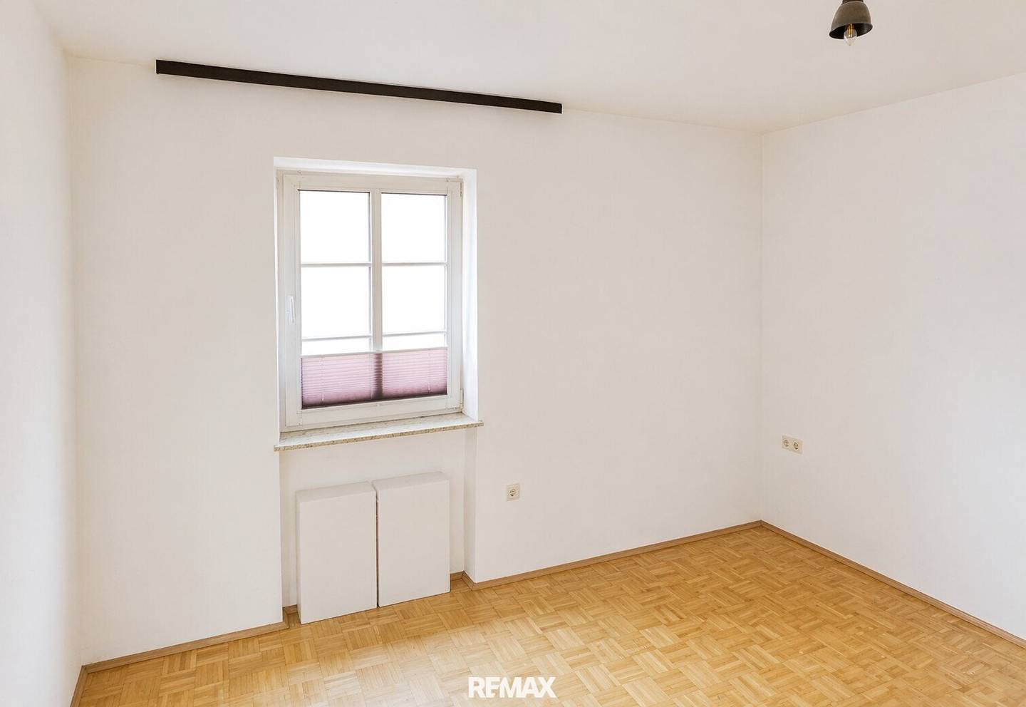 Bright Apartment in the Center with Laminate Flooring