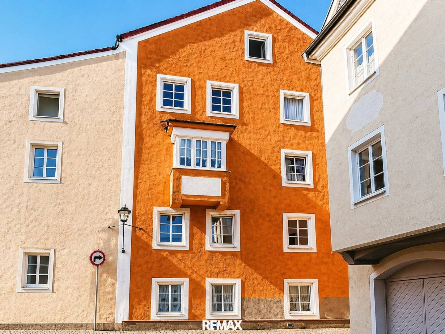 Bright Apartment in the Center with Laminate Flooring